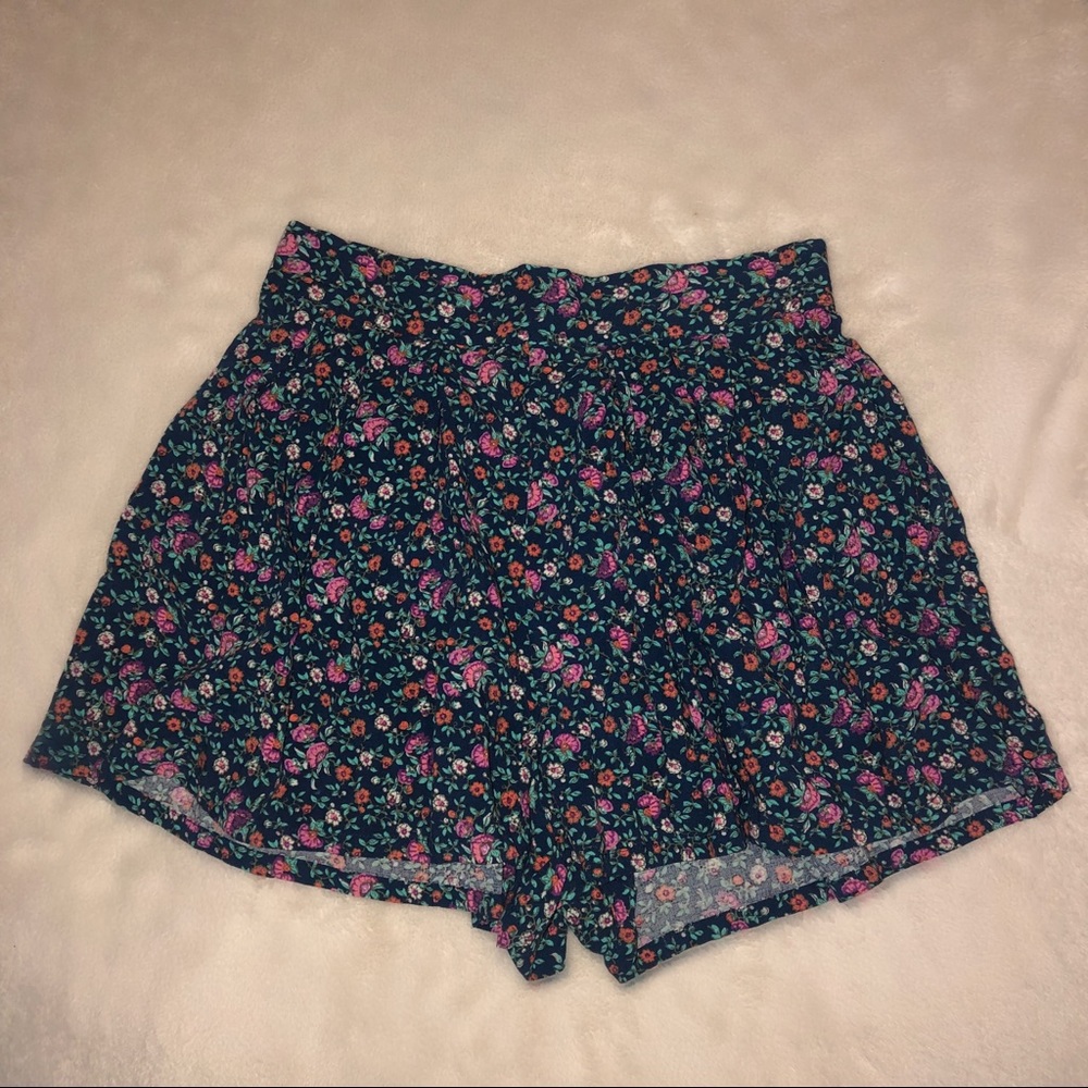 Floral soft shorts- size small